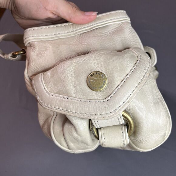 Marc Jacob’s Leather Small Cream Bag with Dust Bag - Picture 6 of 9
